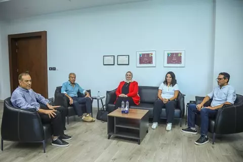 اتحاد الكرة يبحث مع وزارة التعليم المشاركة في بطولة "كاف" للمدارس 